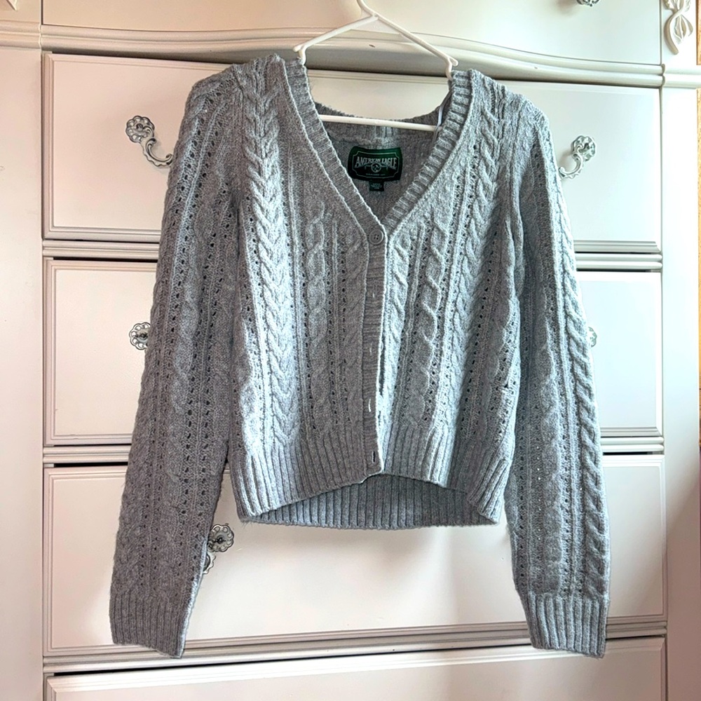 American Eagle small grey sweater